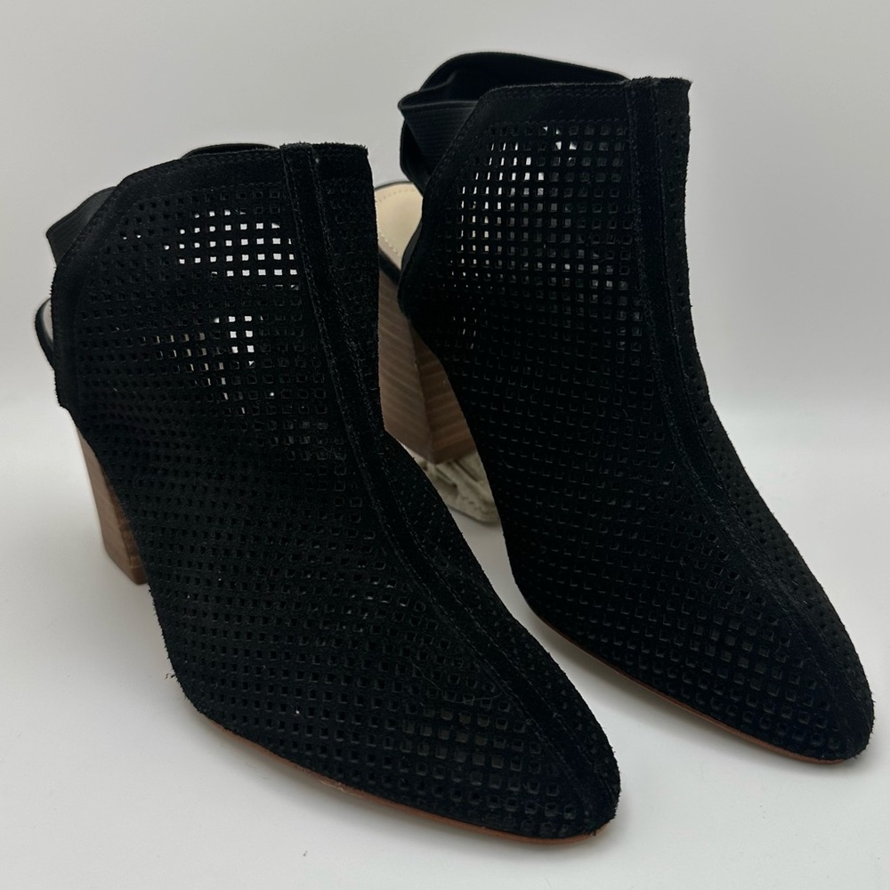 MARC FISHER Relay Black Perforated Leather Stretch Open Back Strap 5.5M